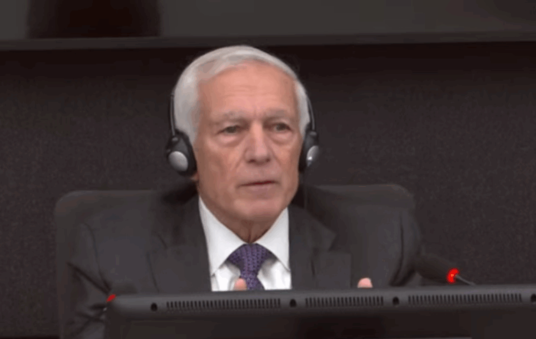 Clark: Serbët donin ta spastronin veriun e Kosovës, Thaçi s’ishte përgjegjës e që komandonte