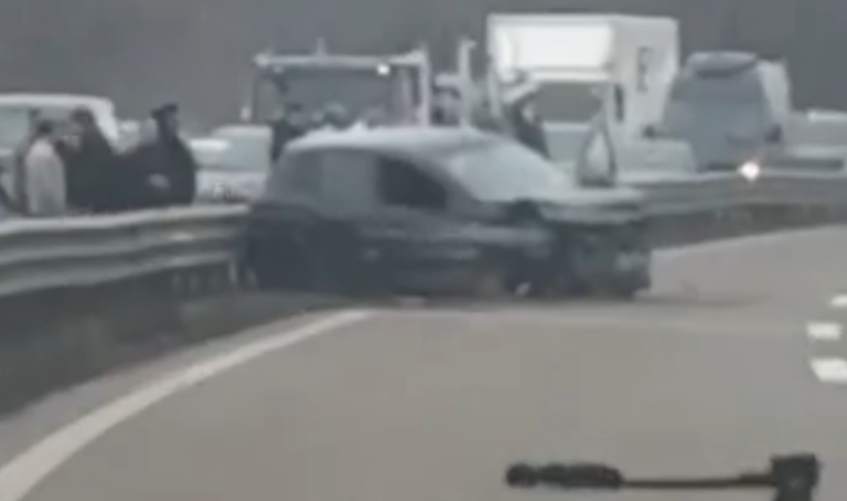 Aksident i rëndë në autostradën për Suharekë, s’dihet për të lënduar