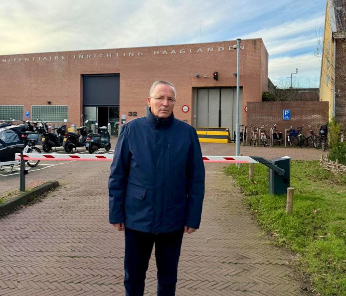 Hamza viziton Thaçin e Veselin: Të fala nga Haga – Iu premtova se do t’i gëzojmë më 28 dhjetor