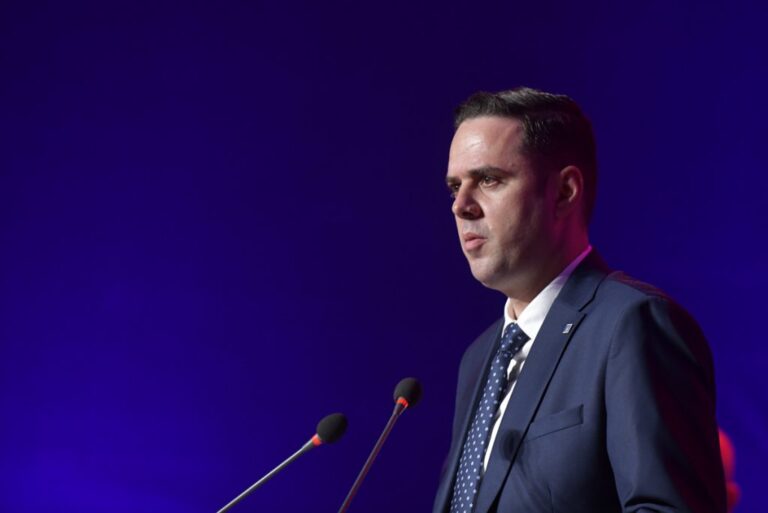 Abdixhiku: Për më pak se një mandat, rrugët e Kosovës duhet të përfundojnë