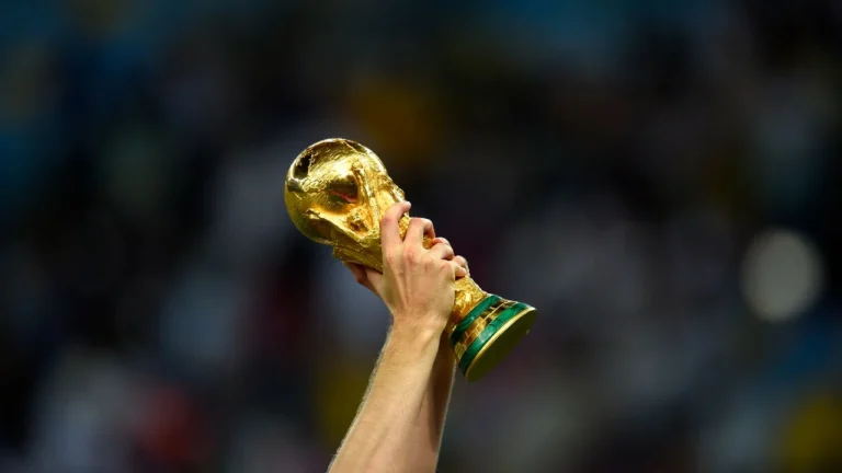 Të gjithë sytë nga shorti, ja kush janë favoritë kryesorë për të ngritur trofeun e Kupës së Botës 2026