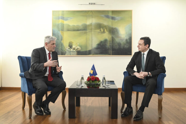 Kurti takon Chadbourne, diskutojnë për marrëveshje që përfshihet blerja nga Kosova e sistemeve moderne të artilerisë mobile