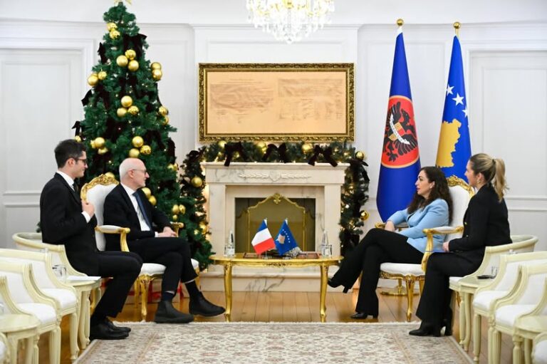 Osmani pret në takim ambasadorin francez, kërkon heqjen urgjente të masave të BE-së