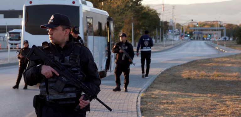 Turqia arreston 115 anëtarë të ISIS-it, planifikonin sulme për Vitin e Ri