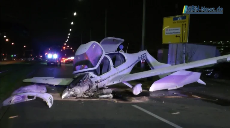 Video/ Avioni me një motor bën ulje emergjente, rrëzohet në mes të një rruge në Gjermani