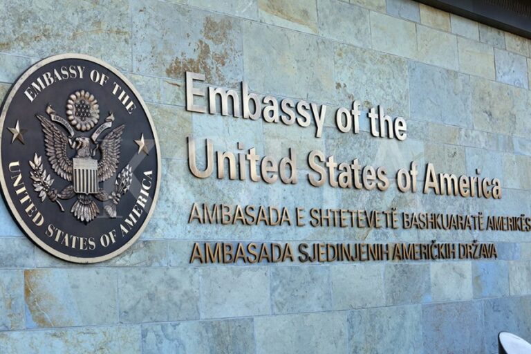 Ambasada SHBA-së e mirëpret bartjen e pushtetit në veri: Presim bashkëpunim paqësor të vazhdueshëm