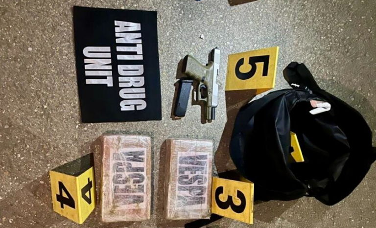 Policia në bashkëpunim me AKI-në kapin 4.6 kilogram kokainë dhe armë, arrestohen 4 persona