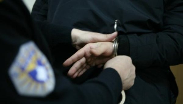 Policia arreston në flagrancë të dyshuarin për fajde në Prishtinë