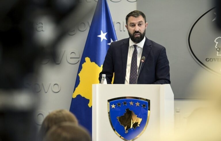 Krasniqi thotë se krerët e komunave në veri dje vepruan kundërligjshëm