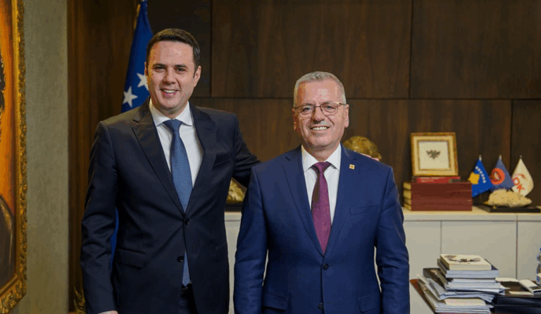 Gjenerali Gëzim Hazrolli i bashkohet LDK-së, Abdixhiku: Një nga figurat më të shquara të mbrojtjes sonë kombëtare