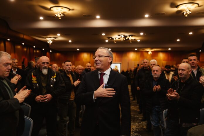 Hamza takon veteranët e UÇK-së: U premton 50% rritje për pensionet e kategorive të luftës