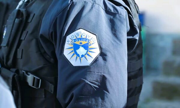 Një grua dërgohet pa shenja jete në QKMF në Suharekë, Policia nis hetimet