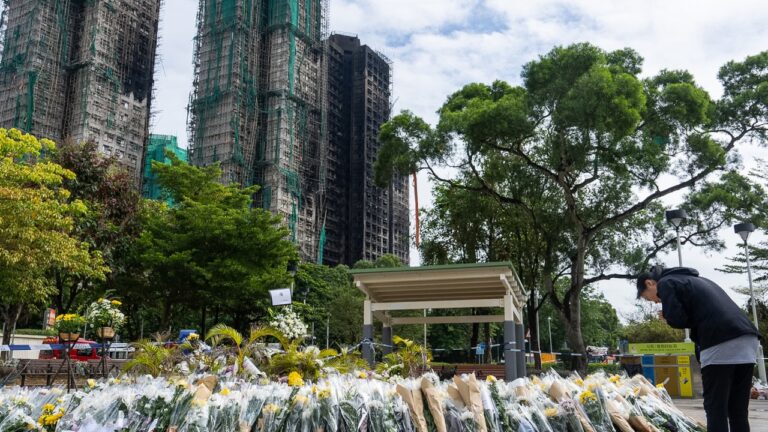 Mbi 100 viktima nga zjarret në Hong Kong, 13 persona arrestohen për vrasje nga pakujdesia