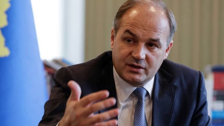 Enver Hoxhaj: Kurti po i ikën përgjegjësisë për Listën Serbe