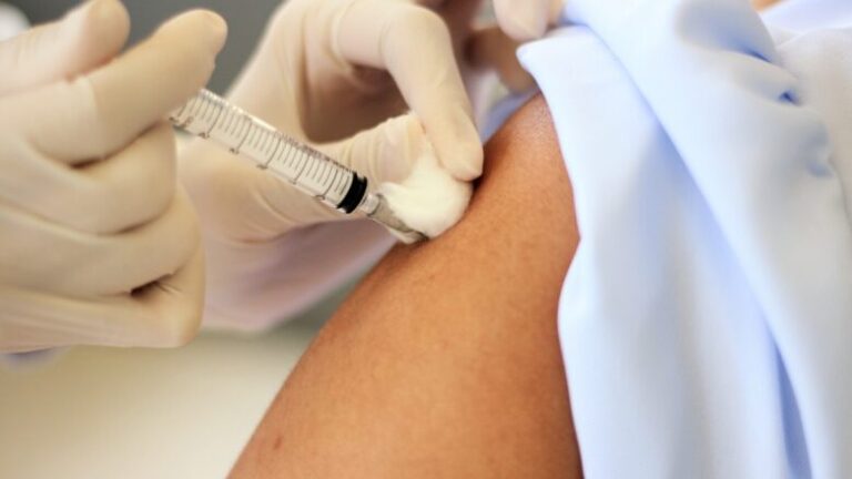 Gripi po i bën për spital qytetarët, IKSHPK-ja thirrje për vaksinim