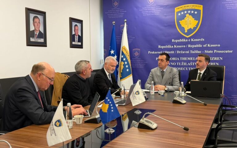 Kryeprokurorët e Prizrenit dhe Gjakovës zhvillojnë takim të përbashkët me ekspertët e Britanisë së Madhe