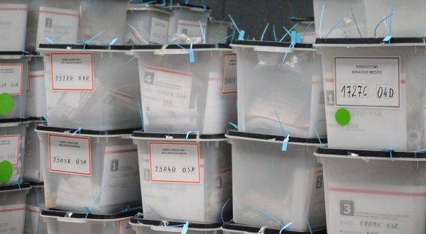 ​Elezi: Për tri ditë janë shpërndarë me sukses 93% e pakove me fletëvotime për votimin me postë të diasporës