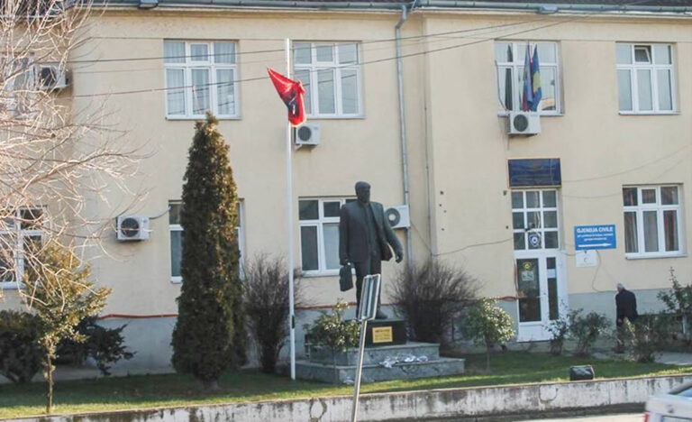 Muharremaj fton anëtarët e rinj të Kuvendit Komunal të Suharekës për të marrë detyrën