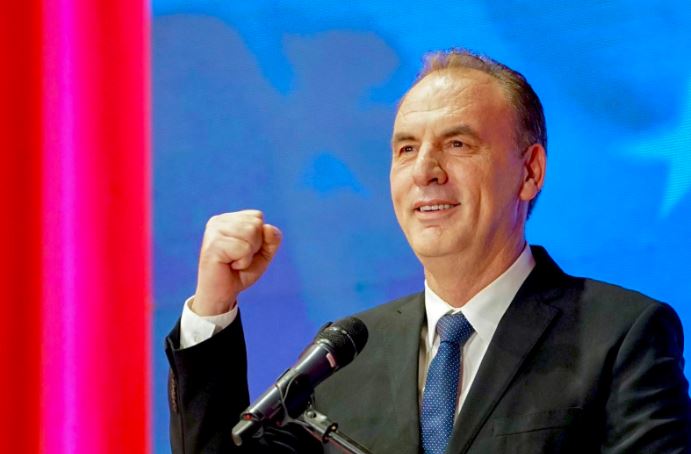 S’e kaloi pragun, Limaj: Nuk kemi asnjë arsye të ulim kokën