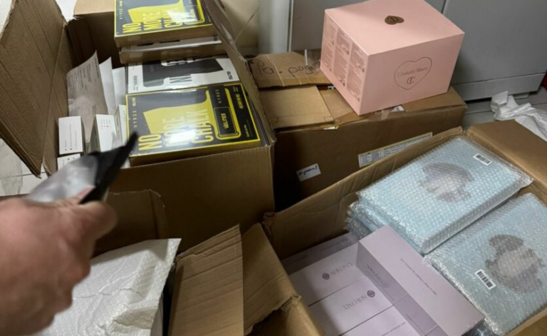 Ndalohet autobusi në Vërmicë, i gjenden mallra të padeklaruara