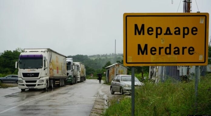 Transiti i pasigurt: Kosovarët “nën gjykimin” e Serbisë, gjashtë të arrestuar nga Serbia dhe një i rrëmbyer më 2025