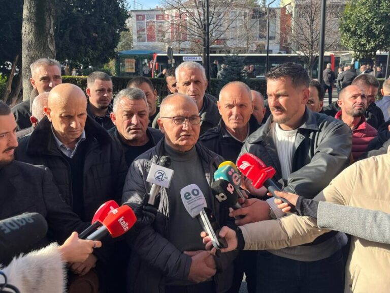S’ka qarkullim të autobusëve në Prishtinë pa u alokuar paratë, protestuesit këmbëngulin të dalin mjetet  