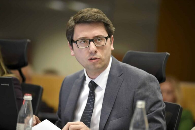 Murati i reagon Hamzës: Për me i rritë pagat dhe pensionet duhet me pasë buxhet të miratuar – PDK s’e bëri