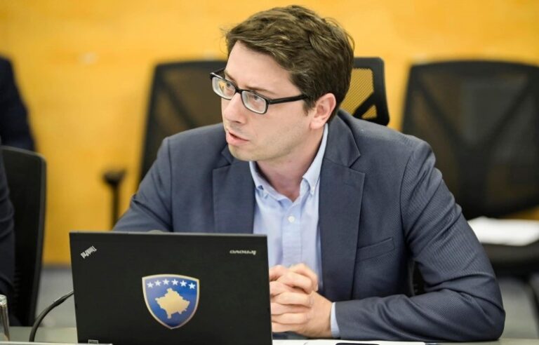 A do të ketë pagë të 13-të për këtë vit? Përgjigjet Murati