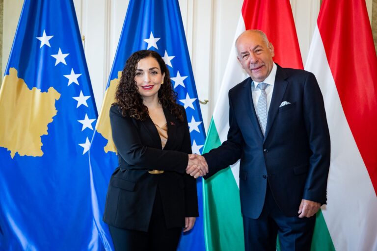 Presidenti i Hungarisë viziton Kosovën, pritet nga Osmani