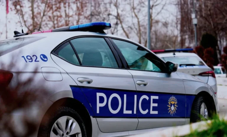 Katër punëtorë të një kompanie në Klinë rrahen mes vete, pësojnë lëndime të rënda trupore