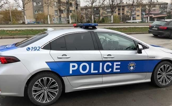 Dyshohet për abuzim ndaj një të mituri në Ferizaj, Policia po punon në identifikimin e të dyshuarit