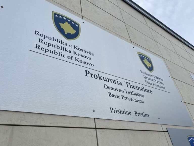 Dy persona ndalohen për 48 orë për shkelje të detyrimeve familjare dhe lëndim të rëndë trupor