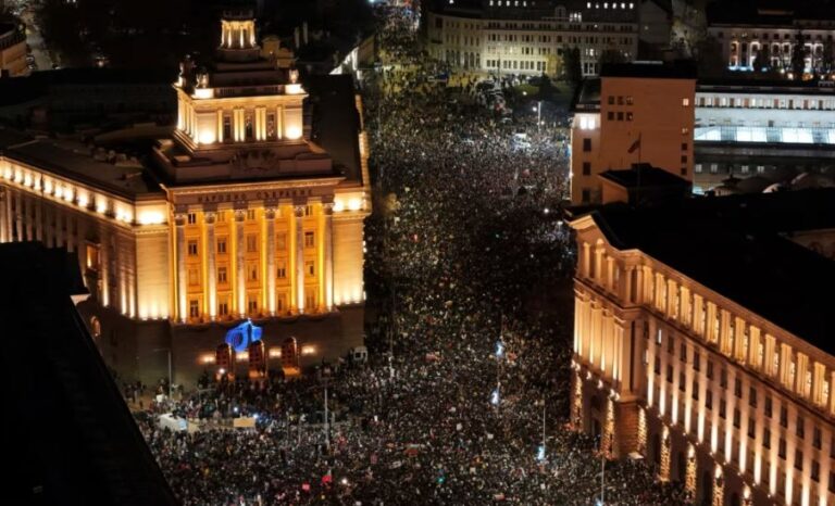 Qeveria bullgare tërheq projektbuxhetin e vitit 2026 pas protestave masive