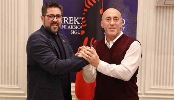 Dardan Krasniqi aderon në AAK, e prezanton Ramush Haradinaj
