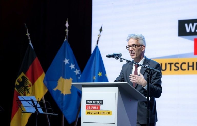 Rudolph uron Kosovën për zgjedhje demokratike: Mezi presim të punojmë me institucionet e reja që do të formohen