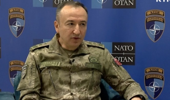 Komandanti i KFOR-it: Situata në Kosovë është e qetë, por ende e brishtë
