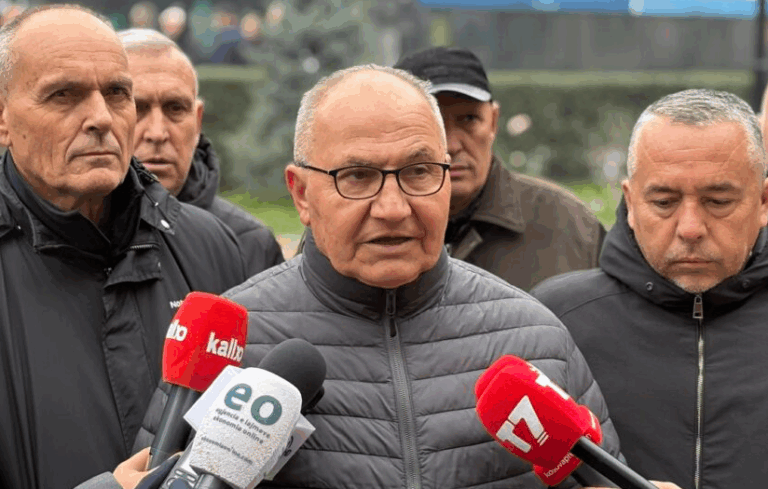 Punëtorët e “Trafikut Urban” paralajmërojnë veprime radikale: Nëse zvarritet do ta bllokojmë qytetin me autobusët