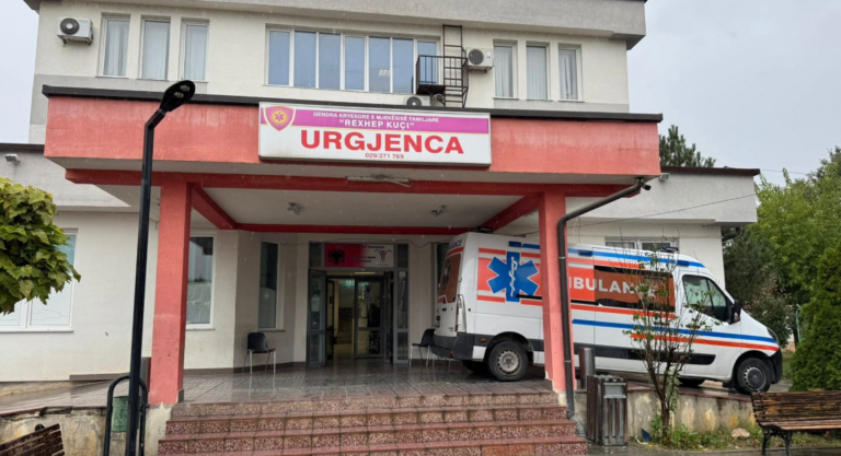Plagoset një person në Suharekë, dërgohet në emergjencë