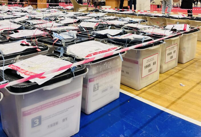 Numërimi i votave ndalet natën e Vitit të Ri, rifillon më 1 janar nga ora 16:00