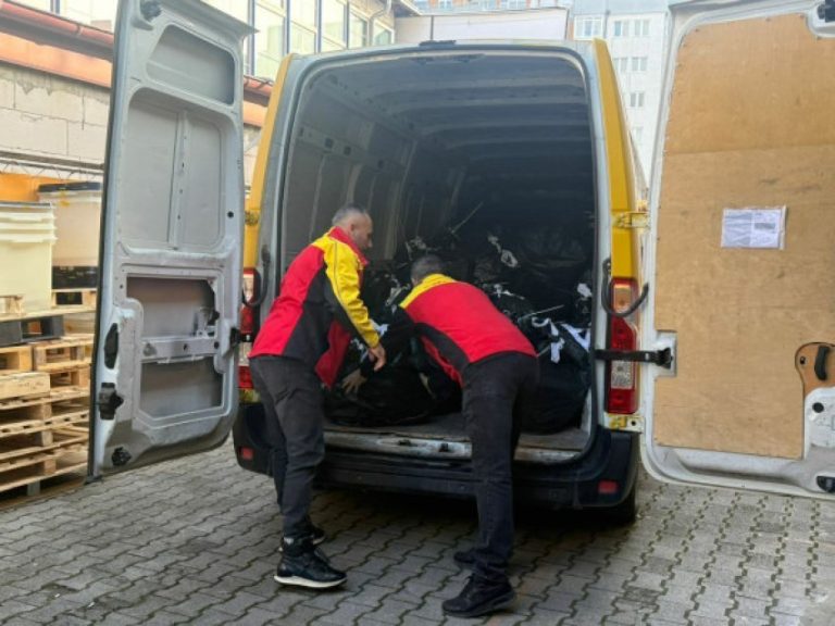 Pakot e fundit me fletëvotime mbërrijnë në Kosovë, pas verifikimit dhe aprovimit nis numërimi i tyre