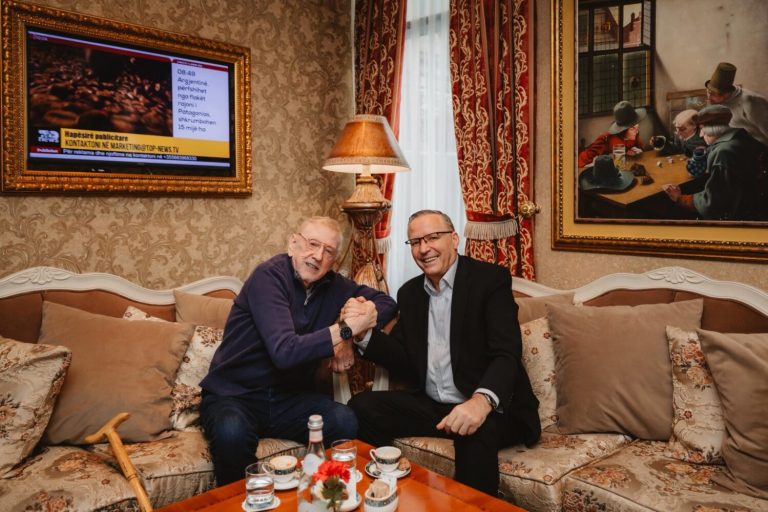 Hamza nis ditën me Walker: I dha jehonë botërore krimit serb në Reçak dhe nuk lejoi që e vërteta të mbetej e heshtur