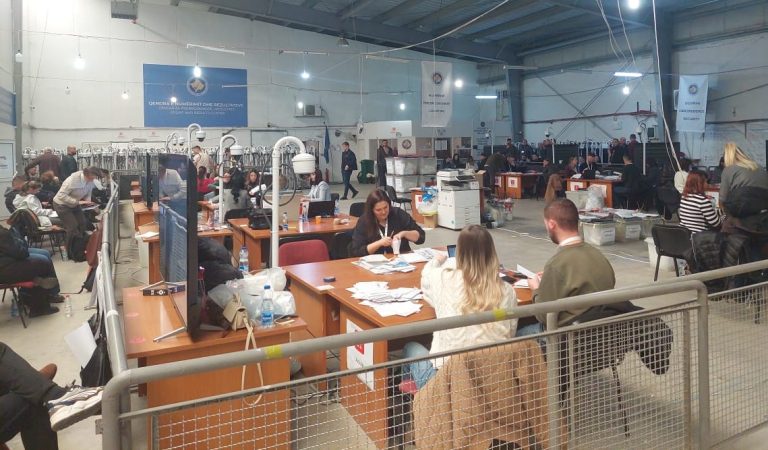 Dita e pestë: Vazhdon procesi në QNR, rinumërohen 382 nga 914 vendvotime