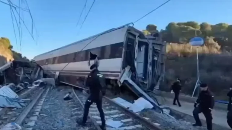 Përplasja e dy trenave në Spanjë/ Shkon në 41 numri i viktimave, vijon kërkimi për trupat e tjerë