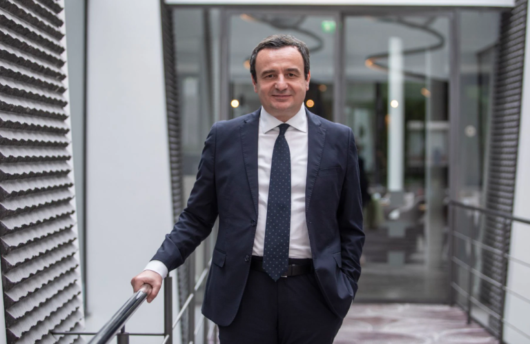 Kurti udhëton për në Davos, merr pjesë në Forumin Ekonomik Botëror