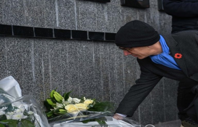 Ambasadori gjerman nderon viktimat e Masakrës së Reçakut