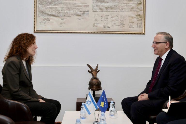 Hamza takon ambasadoren e Izraelit: Partneritetet ndërkombëtare, kyçe për stabilitetin dhe zhvillimin e Kosovës