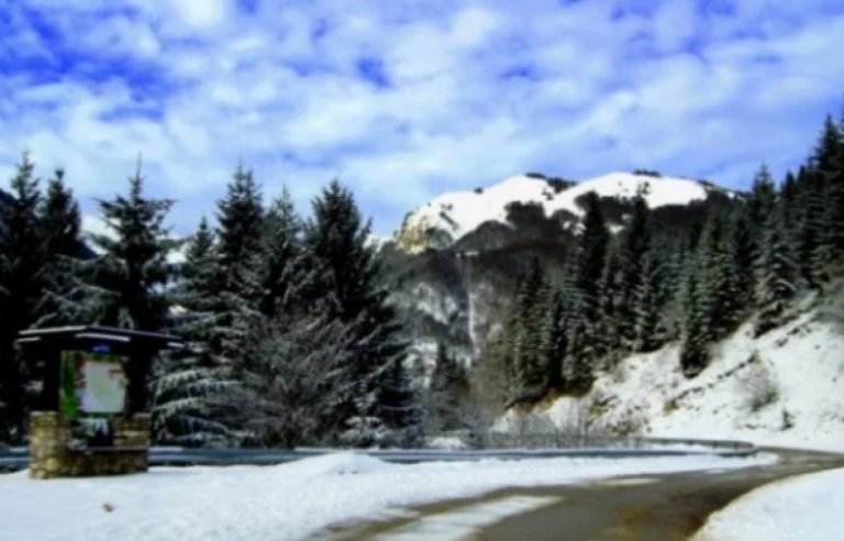Bllokohet qarkullimi në aksin Rozhajë–Kullë