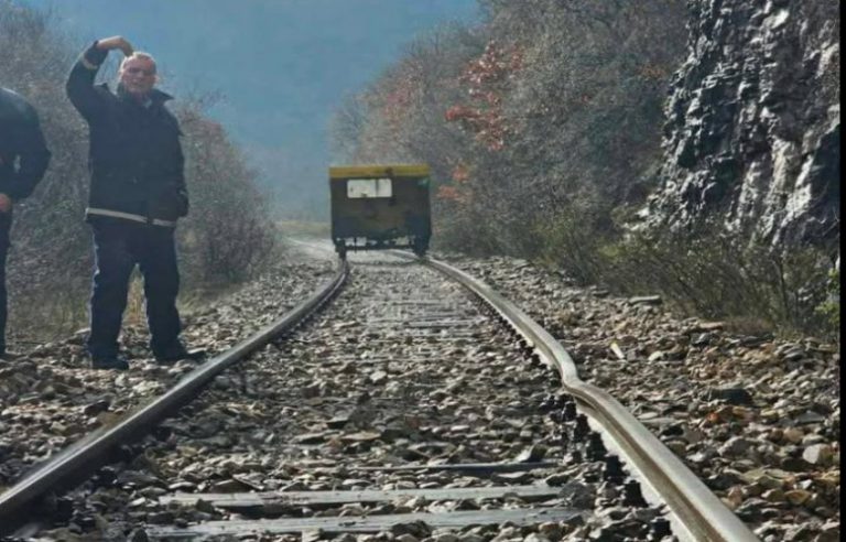 Dëmtim i binarit hekurudhor, pezullohet për një periudhë kohore udhëtimi me tren Pejë – Prishtinë