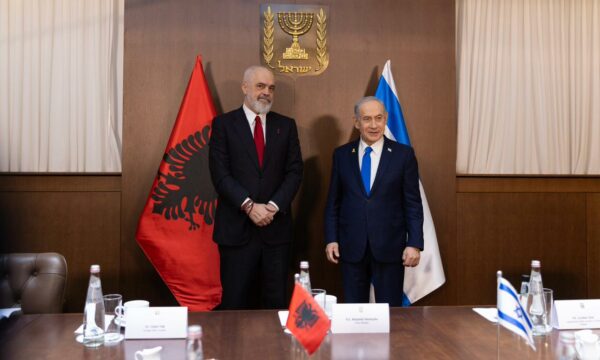 Rama në Izrael, takohet me kryeministrin Benjamin Netanjahu