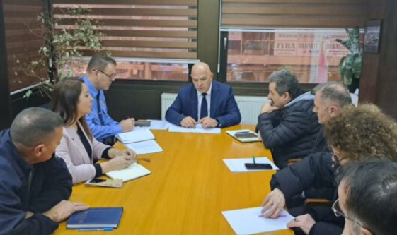 Evakuohen disa familje në Gjakovë, komuna u siguron akomodim të përkohshëm në banesat sociale